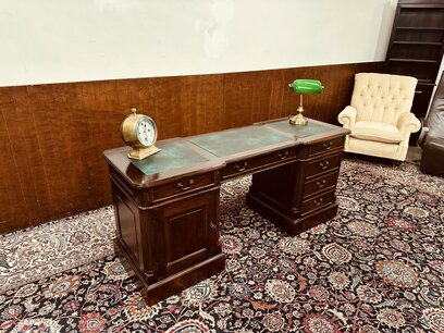Classic English Narrow Chesterfield Desk