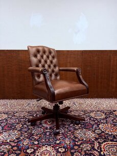 Bordeaux Engelse Chesterfield President Chair #1