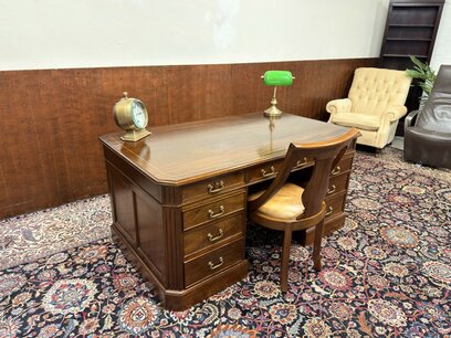 Klassiek Engels Bureau met Bureaustoel