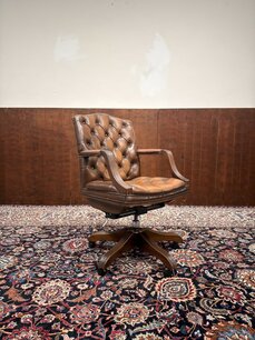 Bruine Chesterfield President Chair