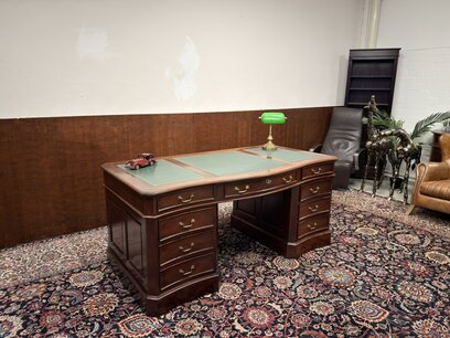 Klassiek Engels Chesterfield Partnerdesk Bureau