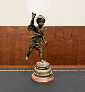 Antiek brons beeld Cupido