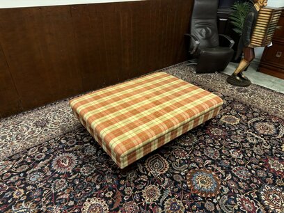 Grote Engelse Gestoffeerde Hocker Salontafel