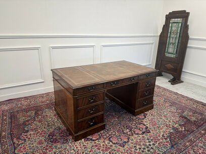 Klassiek Engels Bureau met Bruine Inleg