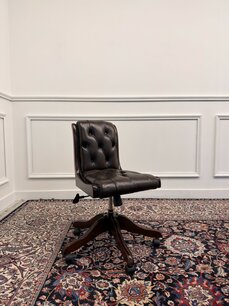 Klassiek Engelse Armloze Chesterfield Bureaustoel