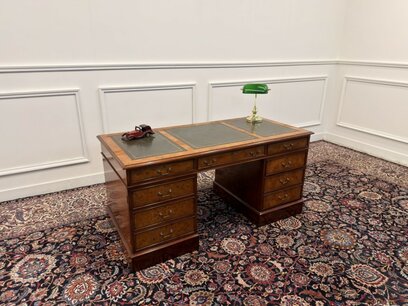 Klassiek Italiaans Bureau met Groen Leder