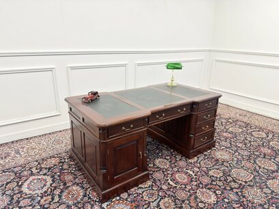 Klassiek Engels Partnerdesk Bureau