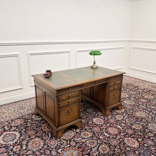 RAC Classic English Chesterfield Desk