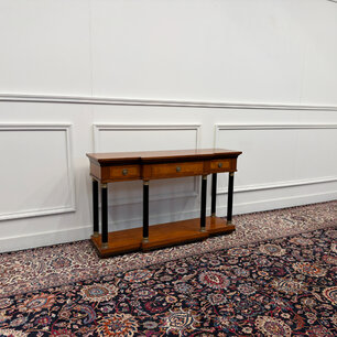 Klassieke Italiaanse Selva Sidetable