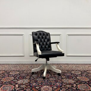Klassiek Engelse Witte Chesterfield Bureaustoel 