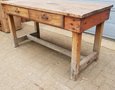 Geleefde industriele houten tafel