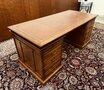 Antiek eiken bureau met lederen blad #1