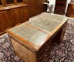 Heldense mahonie bureau met lederen blad