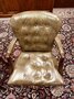 Heldense tafel met 2 Chesterfield stoelen