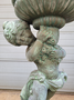 Antiek bronze Engel Putti met bloempot