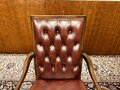 Antieke Engelse Chesterfield Gainsborough bureaustoel rood