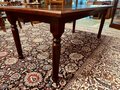 Antieke Engelse bureau schrijftafel vergadertafel met stoelen