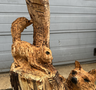 Groot houtsnijwerk van een Uil, Eekhoorn en Vos