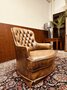 Engelse Chesterfield clubfauteuil bruin